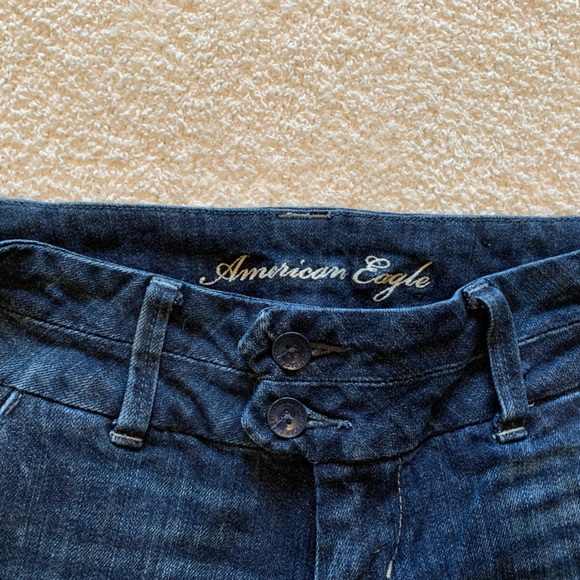 American Eagle DarkWash Jean Shorts. Size 2. - Picture 2 of 4